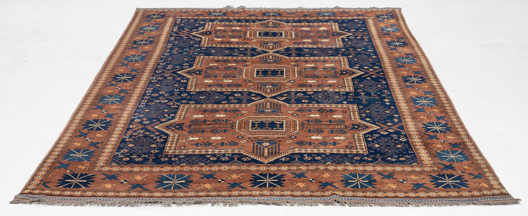 Matta, Kazak, ca 305 x 202 cm.