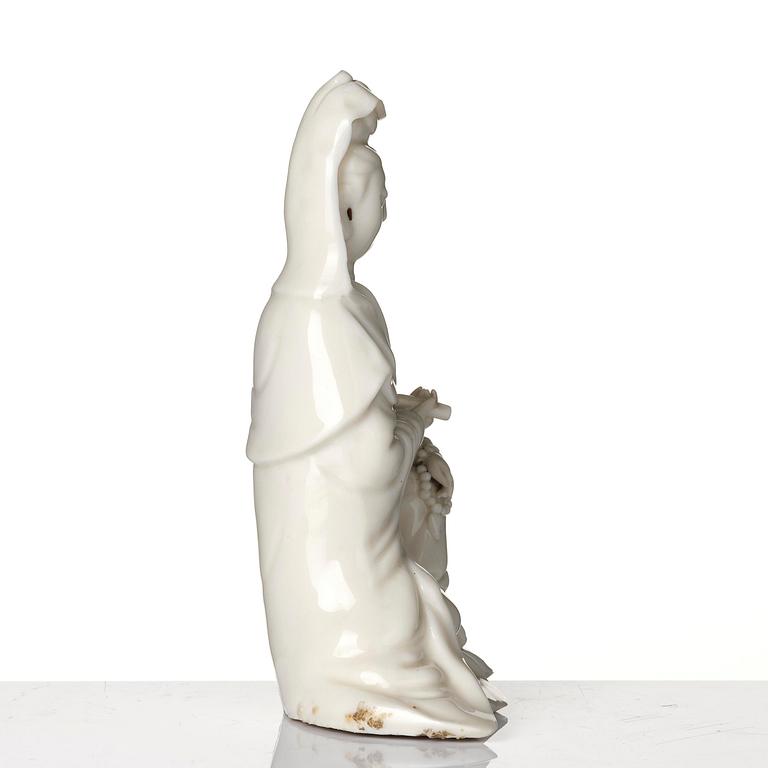 A blanc de chine figure of Guanyin, Qing dynasty,