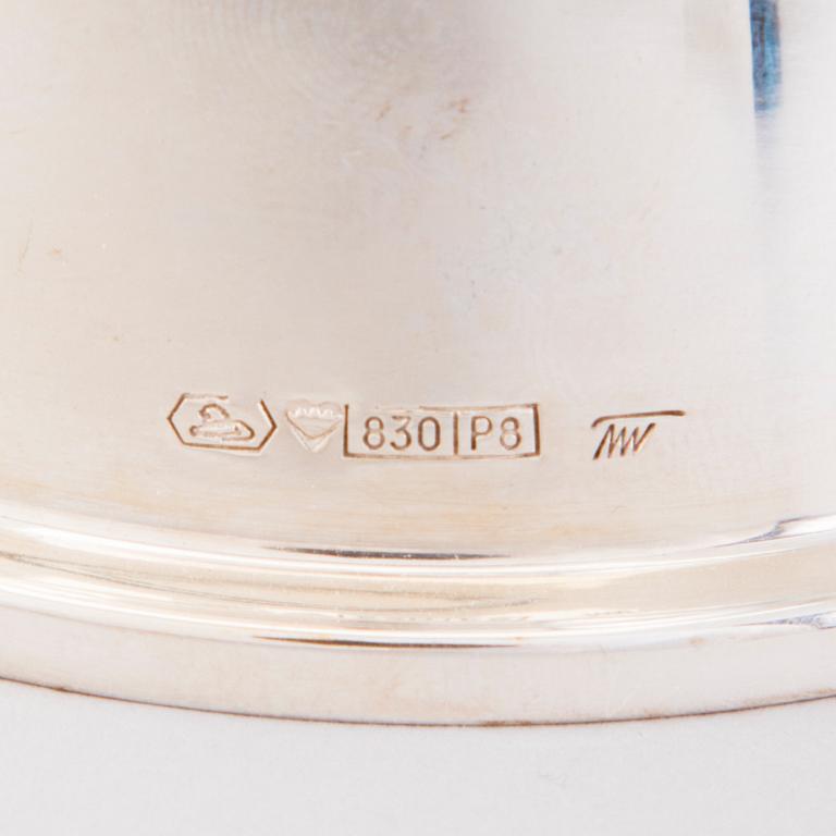 A PAIR OF TAPIO WIRKKALA BEAKERS, silver. Kultakeskus, Finland 1992.