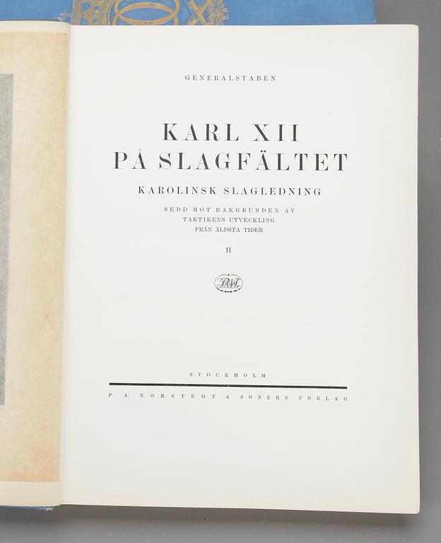 BÖCKER, "Karl XII på slagfältet", 5 volymer samt mapp med kartverk och planscher, PA Norstedts, Stockholm 1918.