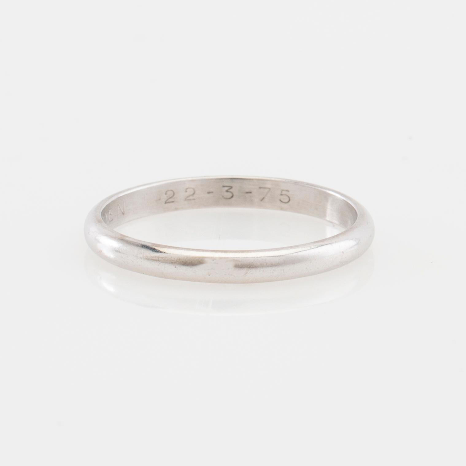 Ring 18K vitguld.
