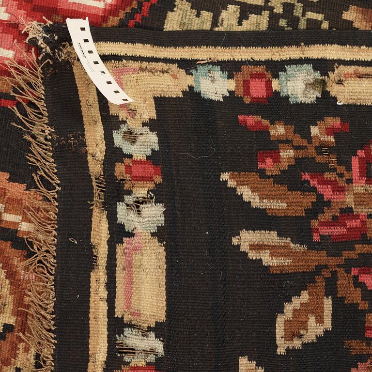 MATTA. Antik Bessarabisk Kelim. Ca 213 x 255,5 cm.
