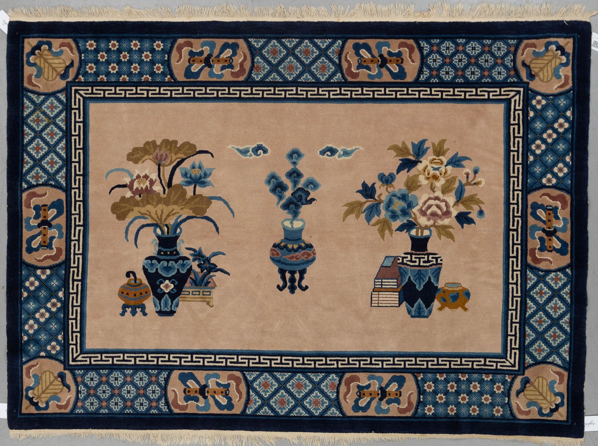 MATTO, old China, ca 137,5 x 193,5 cm (as well as 1 cm flat weave at the ends), "antique finish".
