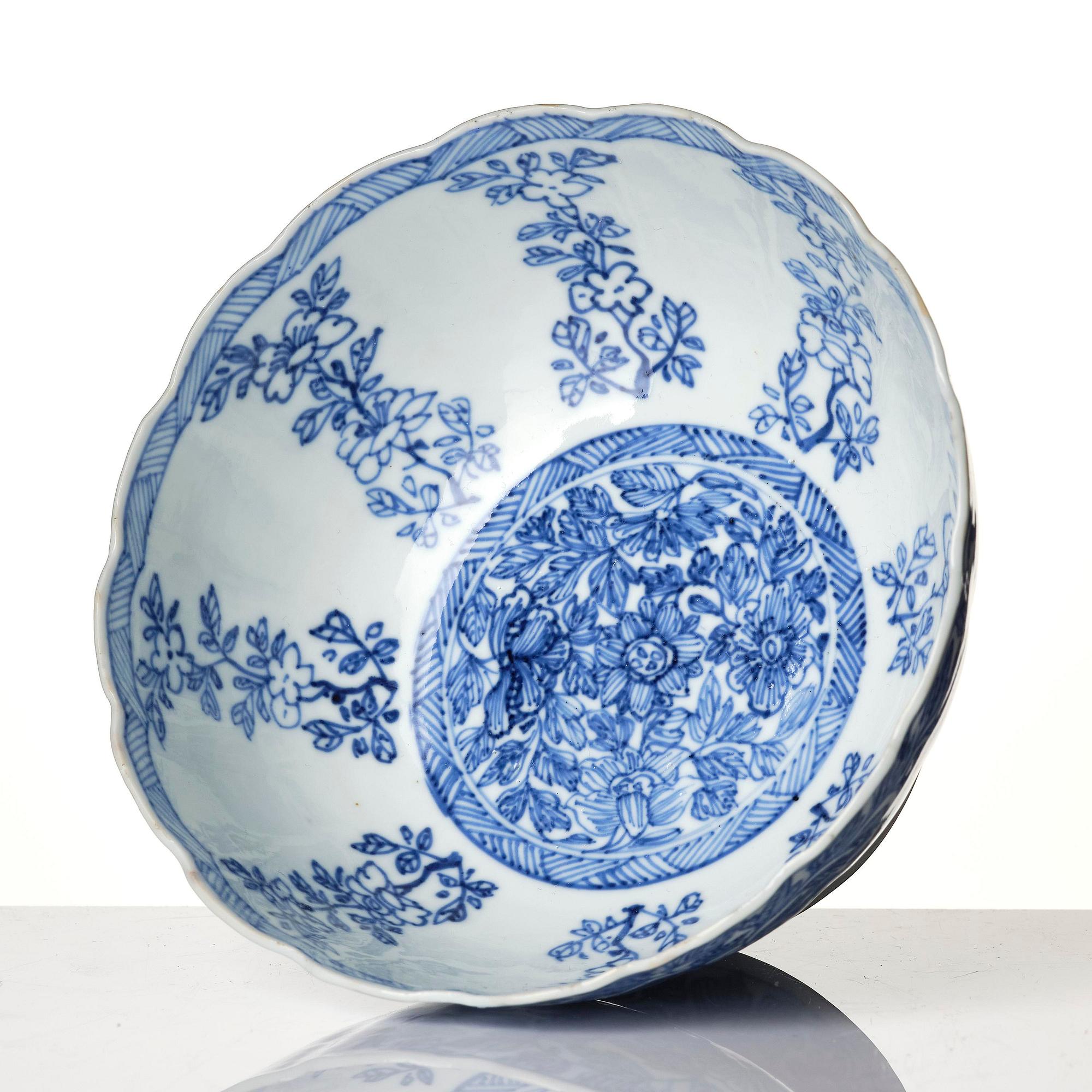 A rare blue and white stemcup, Qing dynasty, Kangxi (1662-1722).
