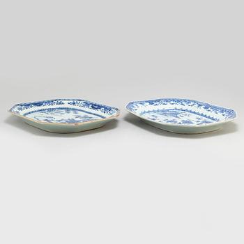 Two blue and white export porcelain serving dishes, Qing dynasty, Qianlong (1736-95).