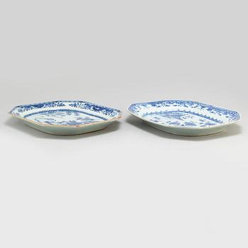 Two blue and white export porcelain serving dishes, Qing dynasty, Qianlong (1736-95).