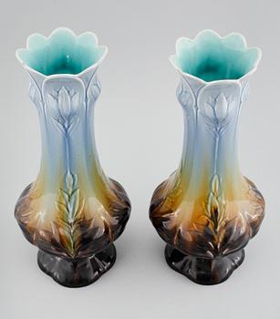 A pair of vases from around year 1900.