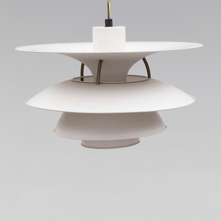 TAKLAMPA, "Charlottenborg", Ebbe Christensen, Sophus Frandsen och Poul Henningsen, Louis Poulsen, Danmark, höjd 30.
