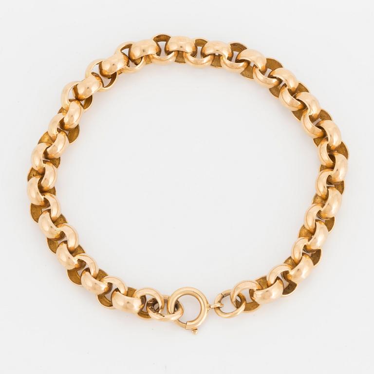 An 18K gold watch chain.