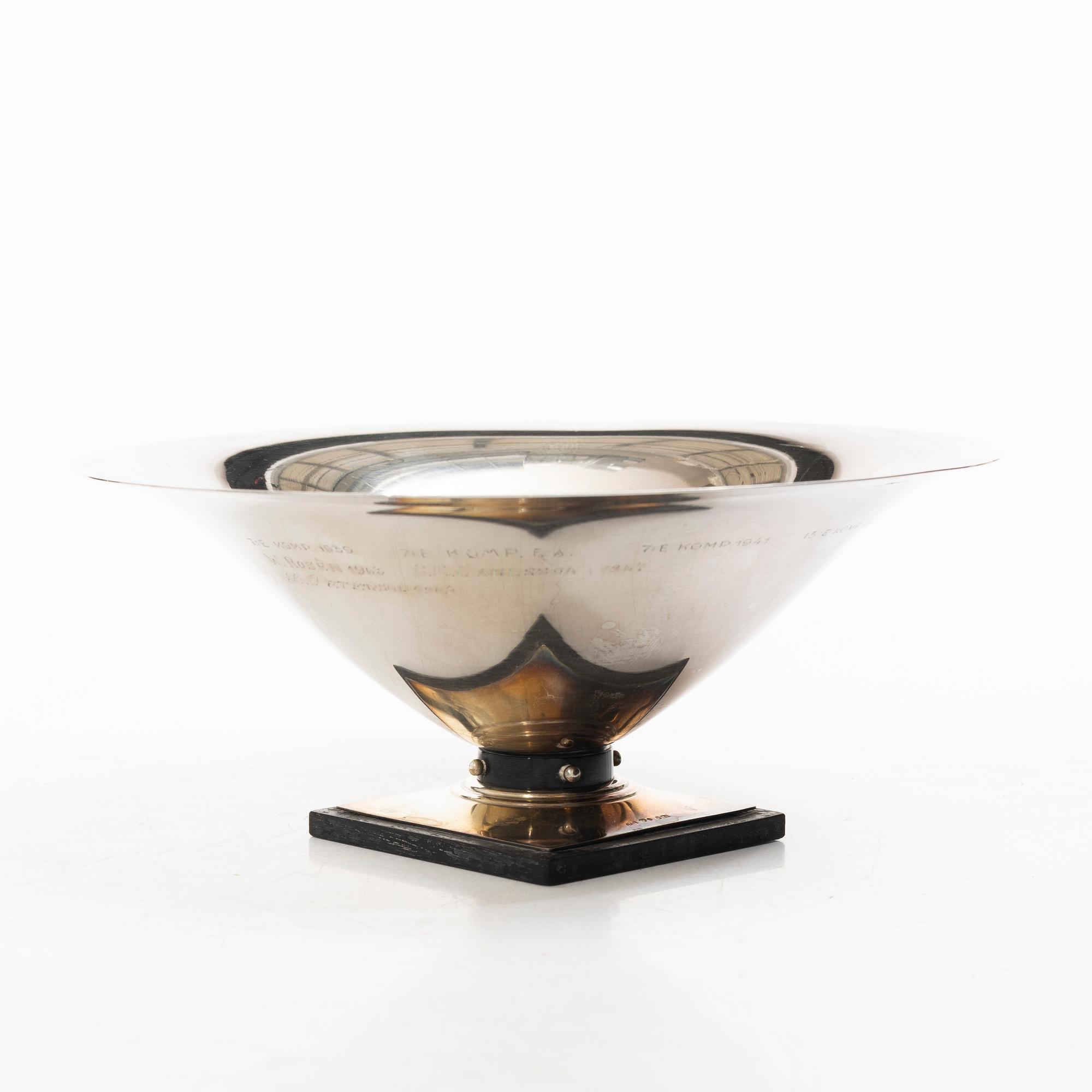 Guldsmedsaktiebolaget (GAB), Bowl on foot, silver, with wooden base, Stockholm 1936.