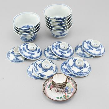 PORCELAIN, 4 parts in enamel, 10 parts porcelain, China, 20th century.