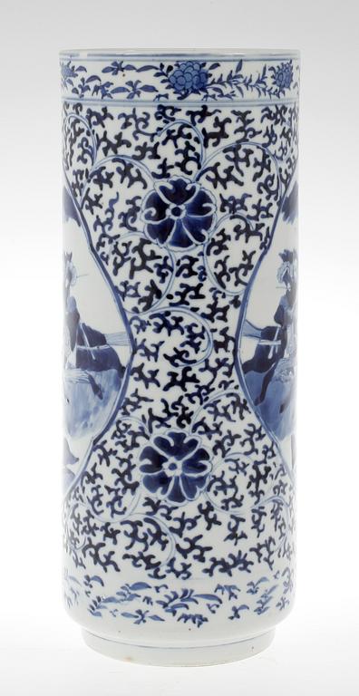 PENSELVAS, porslin, Kina 1800-tal.