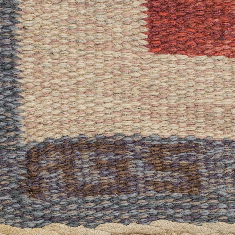 A sewdish flat weave carpet by Anna Greta Sjöquist, sigend AGS. Around 209 x 139 cm.