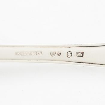 Firma Carl Fredrik Carlman, sockerskål med lock samt strösked, silver, Stockholm 1919.