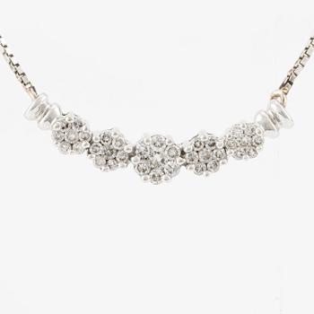 Necklace, 18K white gold with brilliant-cut diamonds.