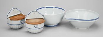 MATSERVISDELAR, 91 delar, flintgods, "Blått Band", Gefle 1900-talets första hälft.