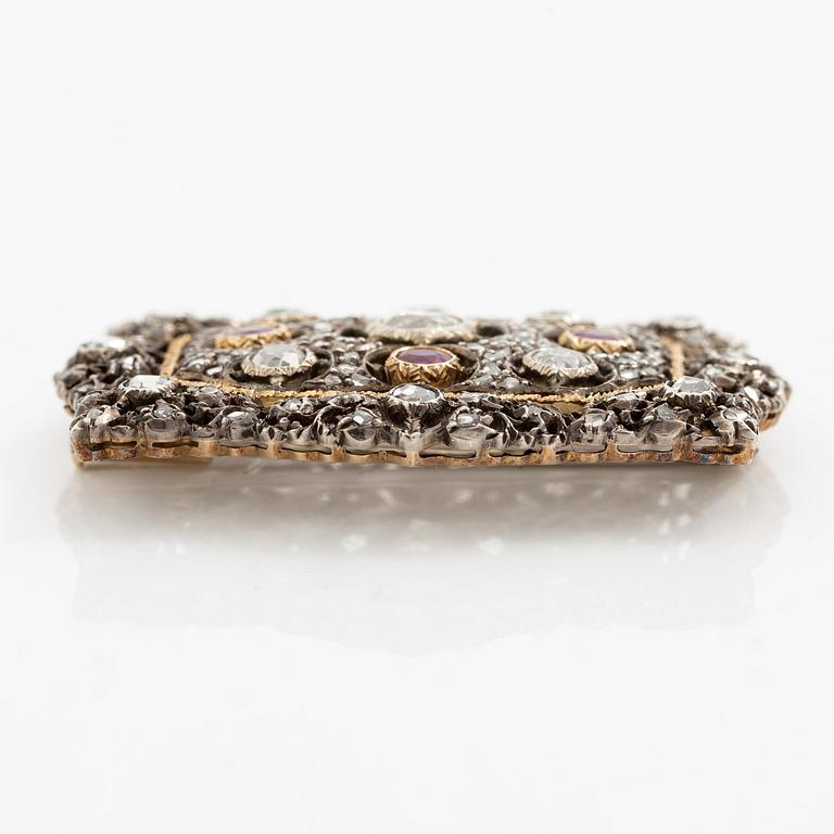 Buccellati brosch 14K guld och silver med gammal- och rosenslipade diamanter och rubiner.