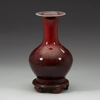 A oxblod glazed vase, Qing dynasty, 19th Century.