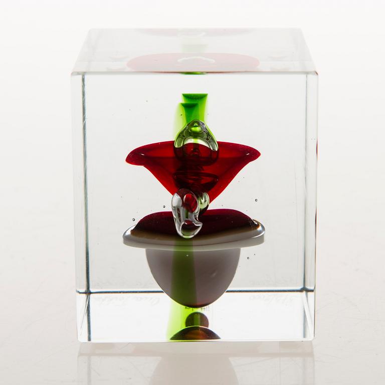 OIVA TOIKKA, AN ANNUAL CUBE, glass, signed Oiva Toikka Nuutajärvi 1997, numbered 373/2000.