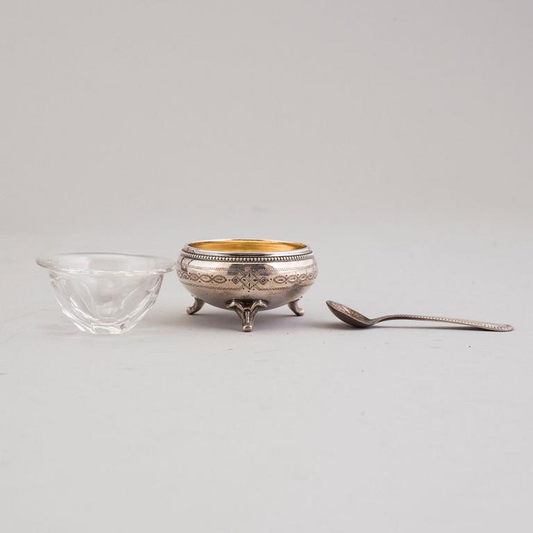 LARS LARSON & CO, 12 parcel-gilt silver and glass salt cellars with spoons, Stockholm, 1876.