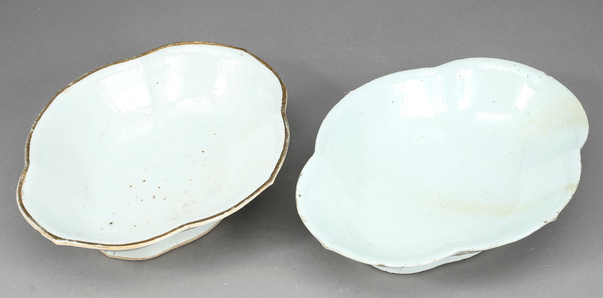 SKÅLAR, 2 st snarlika. Porslin, Kina. 1800-tal.