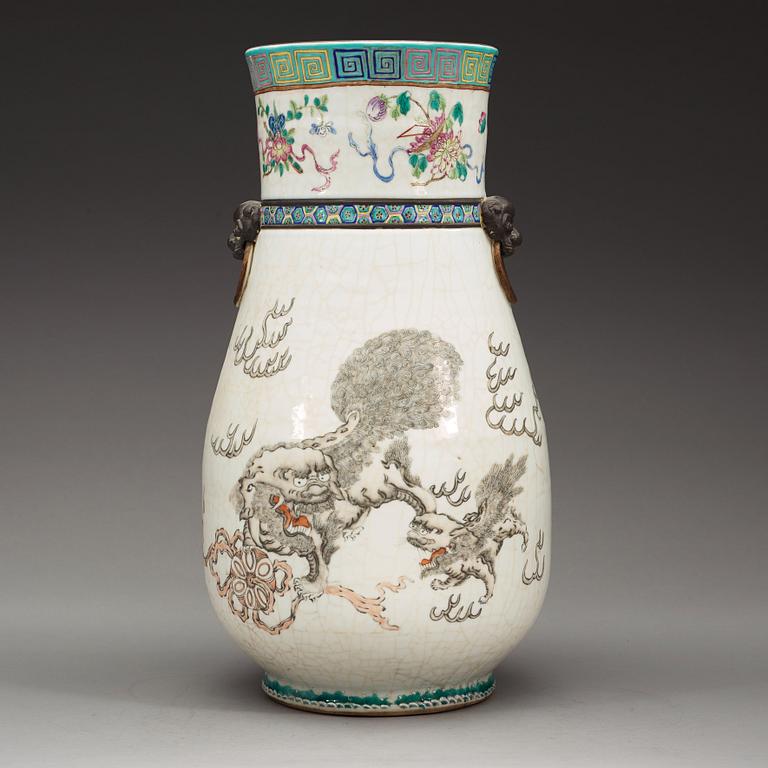 A large famille rose vase, late Qing dynasty, circa 1900.