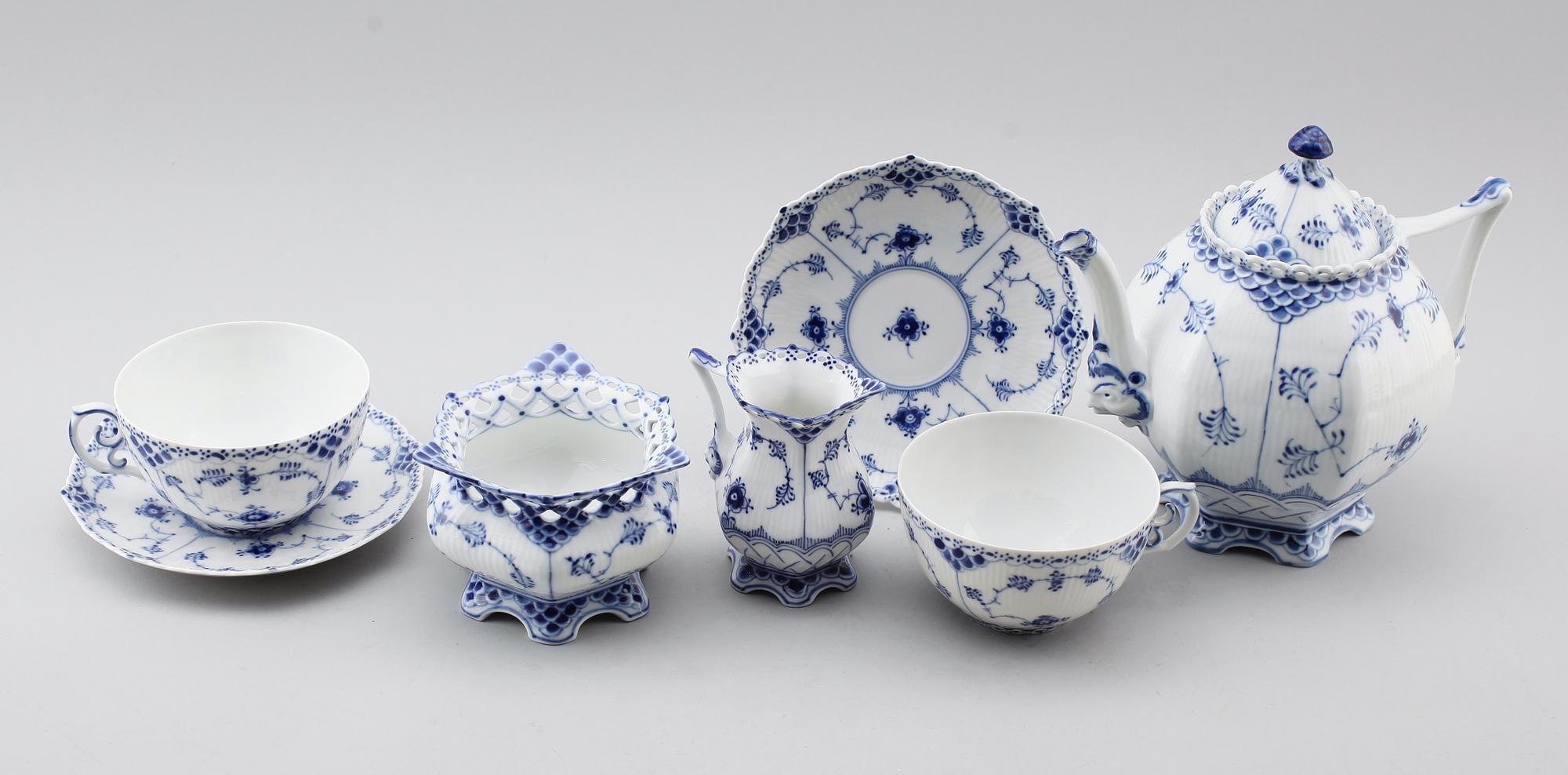 TESERVIS, 15 delar, porslin, musselmalet, Royal Copenhagen.