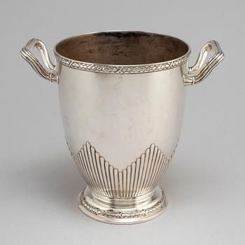 A German silver champagne cooler marked Miller Ulm, eraly 20th Century.