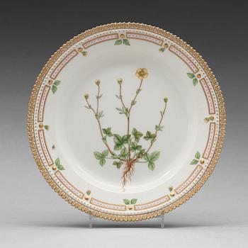 A set of nine Royal Copehagen 'Flora Danica' plates, Denmark, 20th Century.