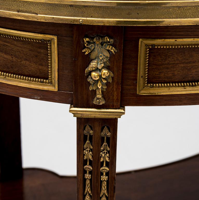 PÖYTÄ, Ranska 1900-luvun alku.