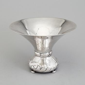 A Swedish Art Nouveau silver centerpiece bowl maker's mark CG Hallberg, Stockholm 1915.