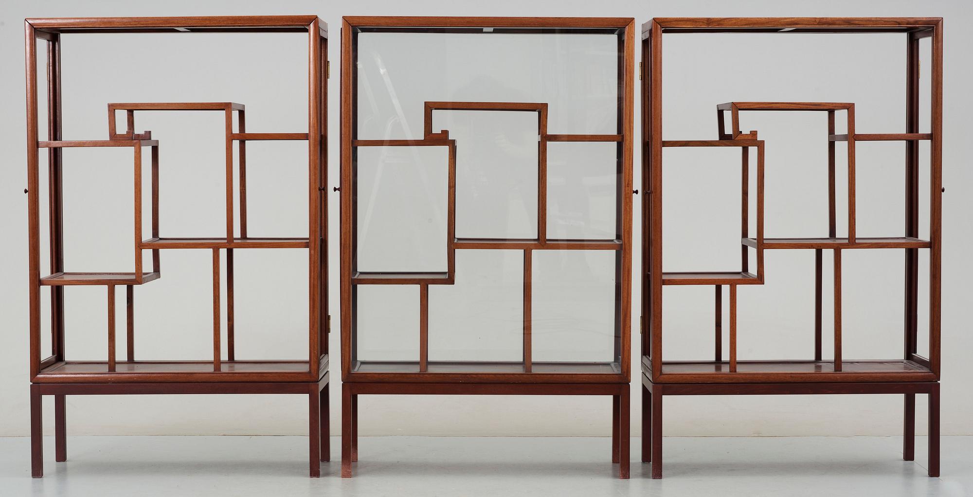 HYLLOR, 3 st, orientalisk stil, 1900-talets andra hälft.