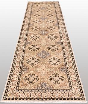 A runner, Ziegler design, ca 313 x 96 cm.