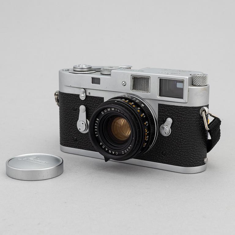 Leica M2, no 1037333, 1961.