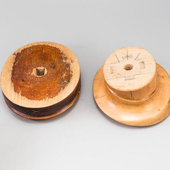 HATTSTOCKAR, två stycken, 1920-30-tal.