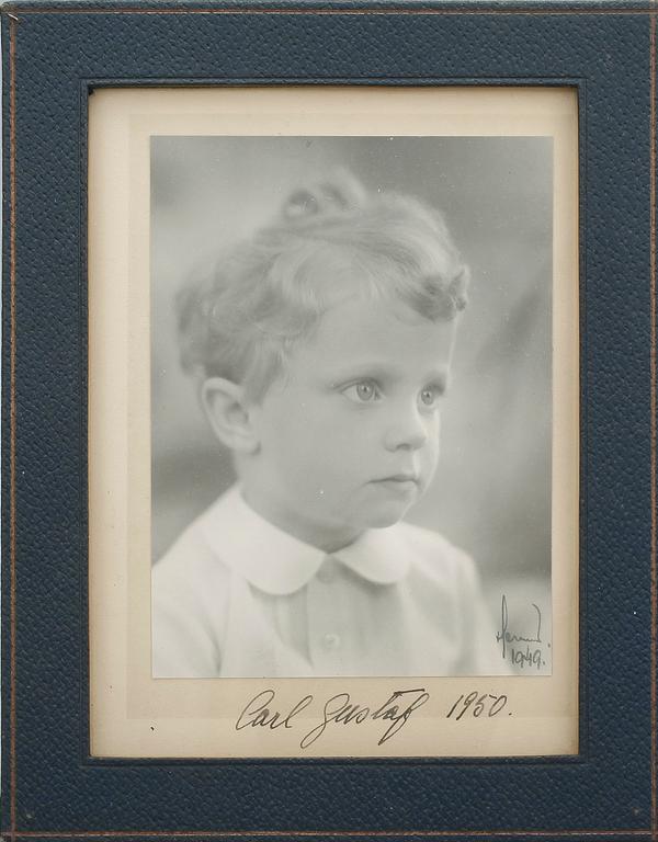 KUNGLIGA FOTOGRAFIER, 2 st, Prinsessan Sibylla resp Kronprins Carl Gustaf av Sverige, sign. 1949.