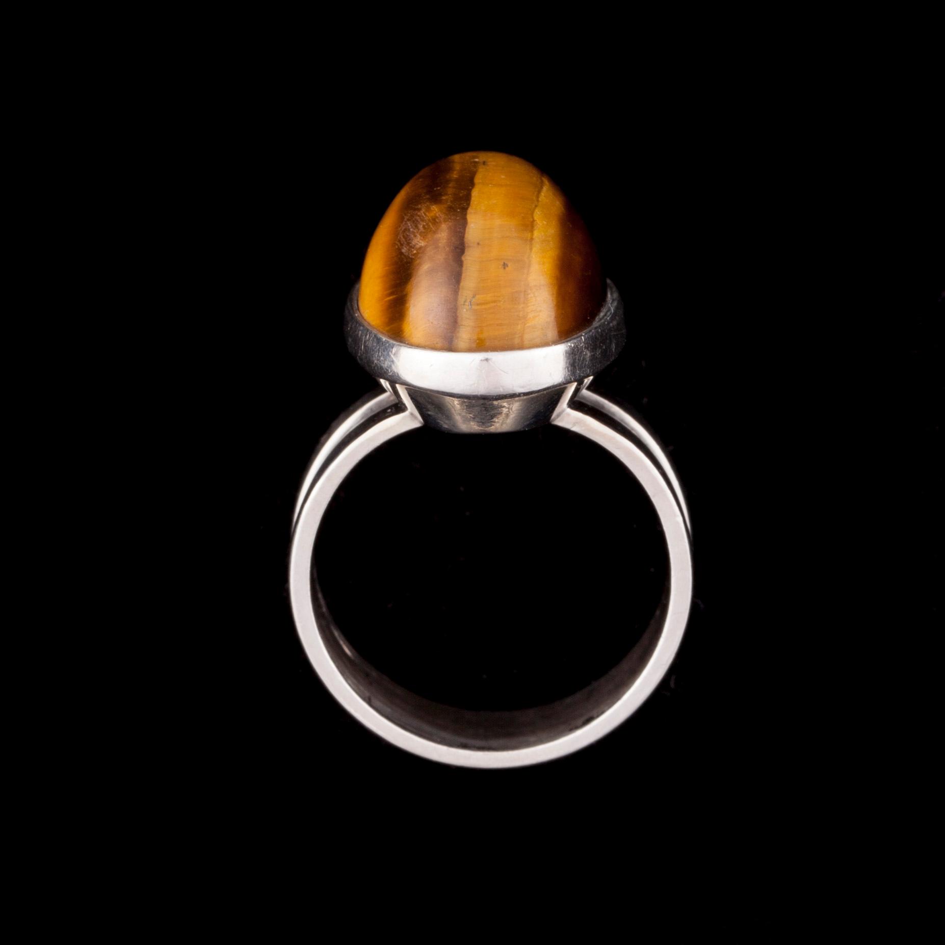 ARMSMYCKE, RING och BROSCH, silver, tigeröga. Åbo, 1960-70. Vikt totalt ca 39,7 g.