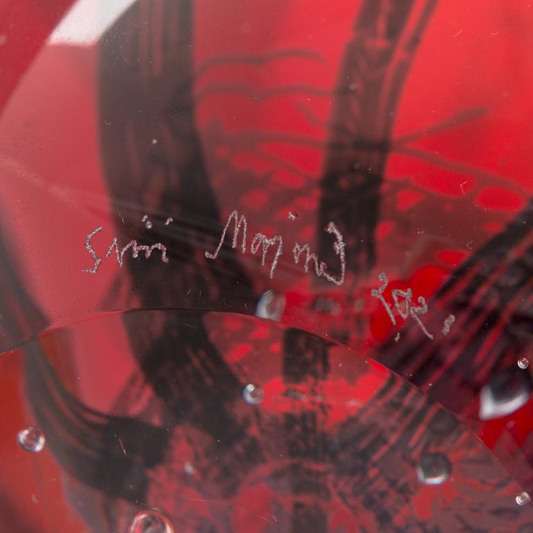 Sini Majuri, lasiveistos, "Miesvieraita", signeerattu Sini Majuri 2021, Lasistudio Mafka&Alakoski Riihimäki.
