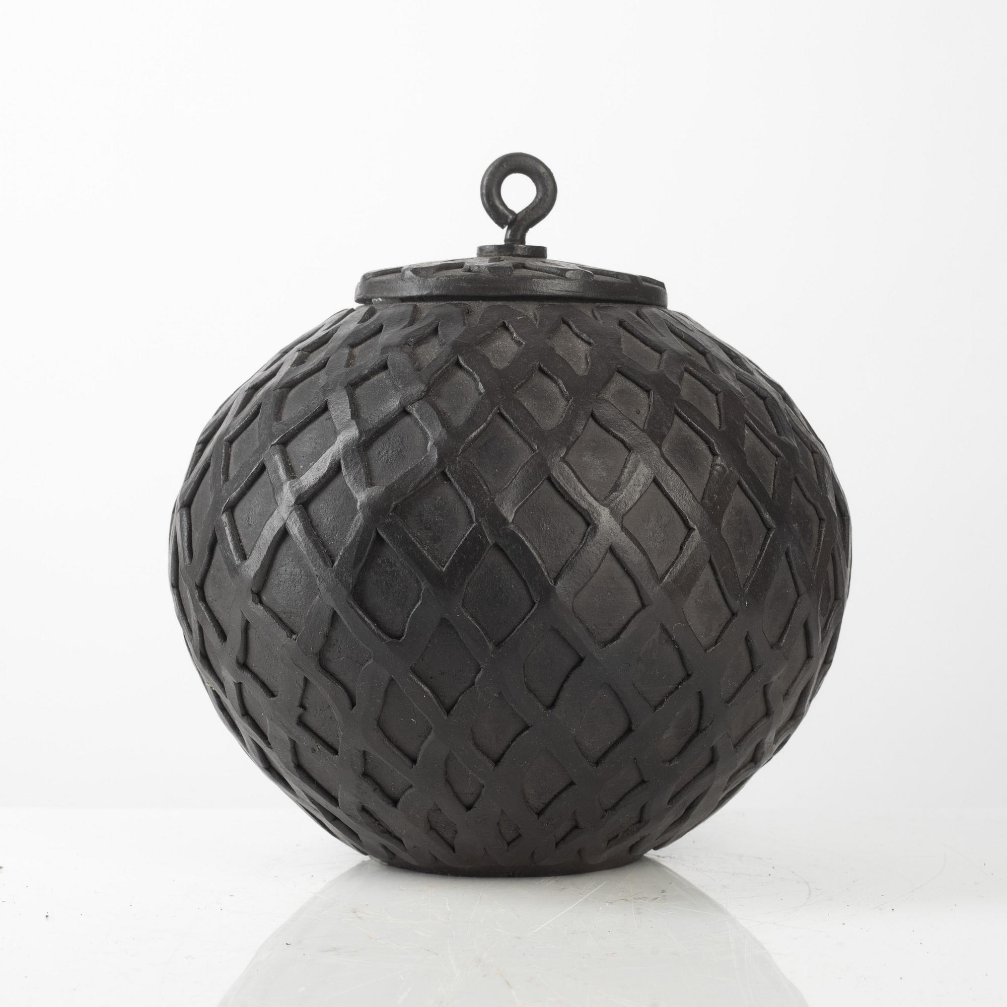 Anja Notini, an urn with cover, own workshop, Saltsjö-Boo.