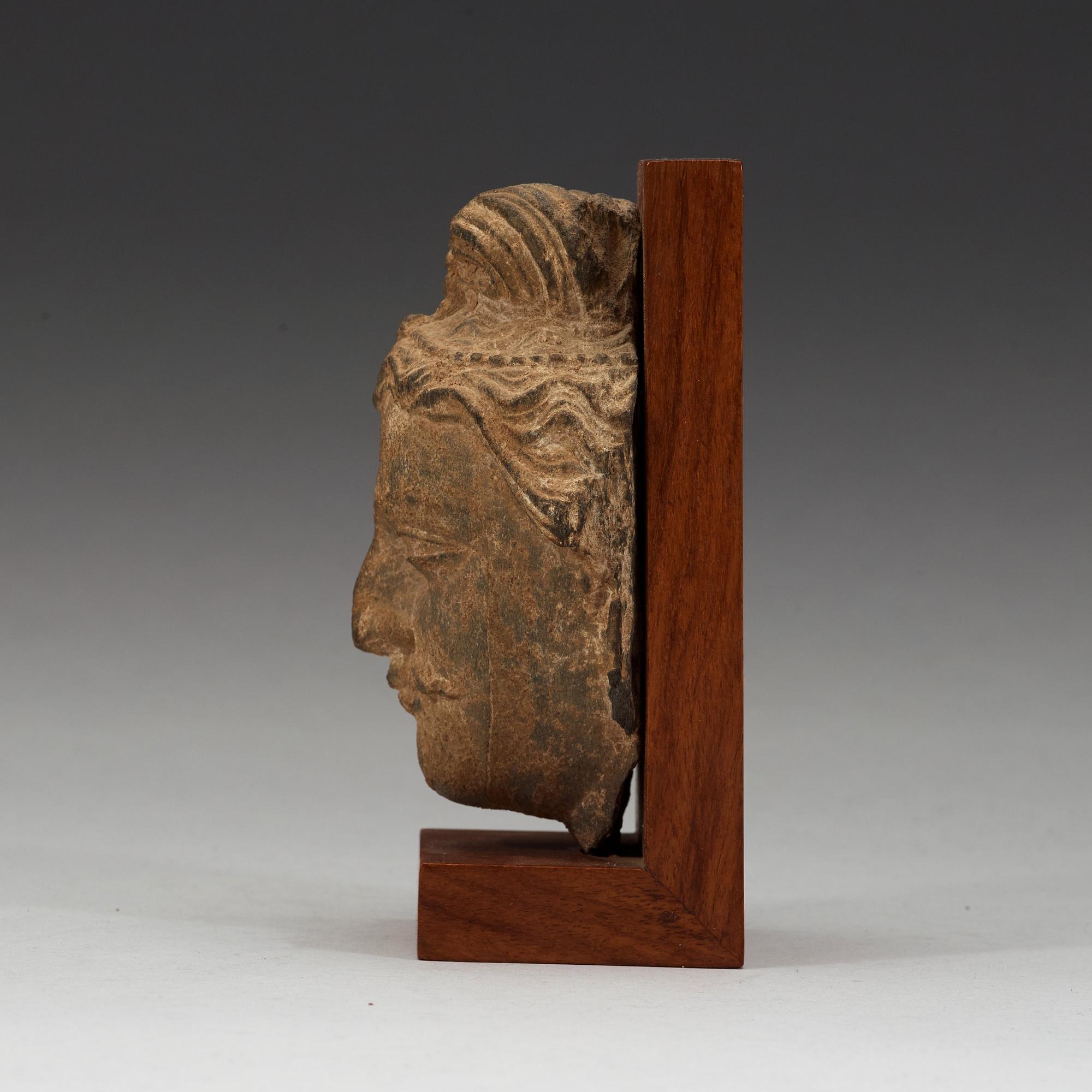 BODHISATTVA, sten. Gandhara, troligen 200/300-tal.