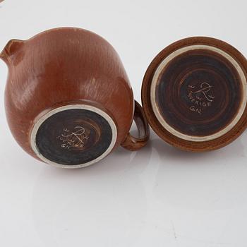 Gunnar Nylund, a teapot and a bowl with cover, Rörstrand.