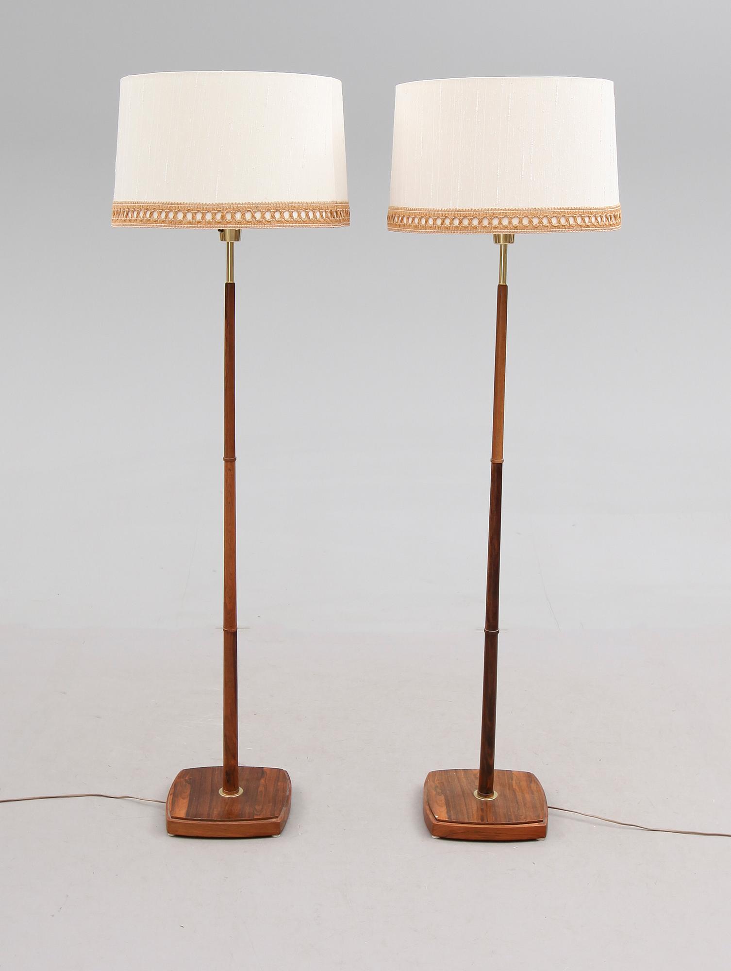 GOLVLAMPOR, 1 par, 1900-talets andra hälft.