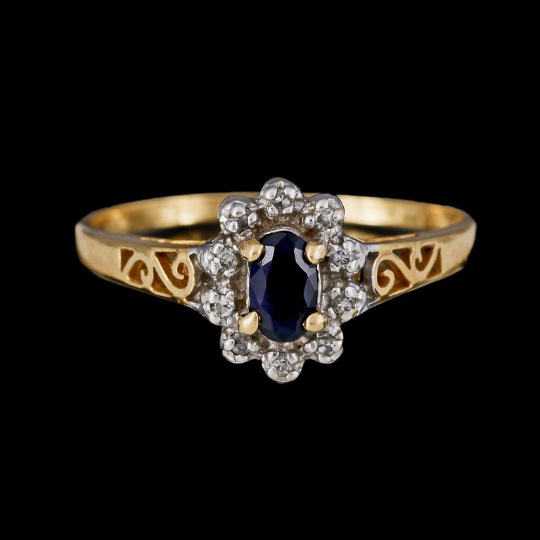 RING, karmosé med safir och små diamanter, 18k guld, Gfab. Vikt 2,1g.