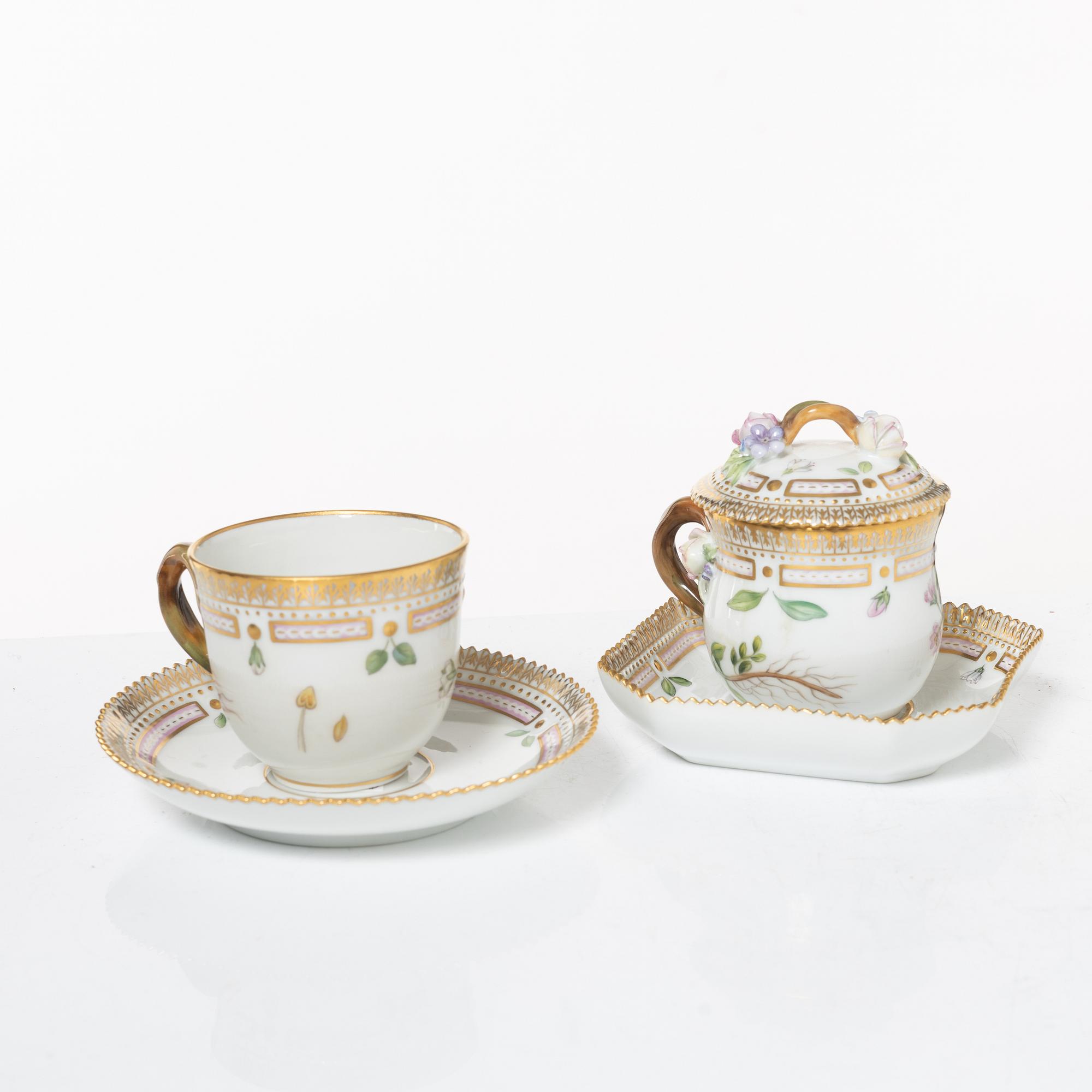 Royal Copenhagen, cream jug with lid and saucer, as well as coffee cup with saucer, porcelain, Flora Danica, Denmark.