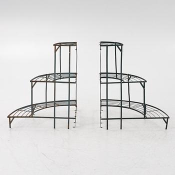 Blomstertrappor, 2 st, omkring 1900-talets mitt.