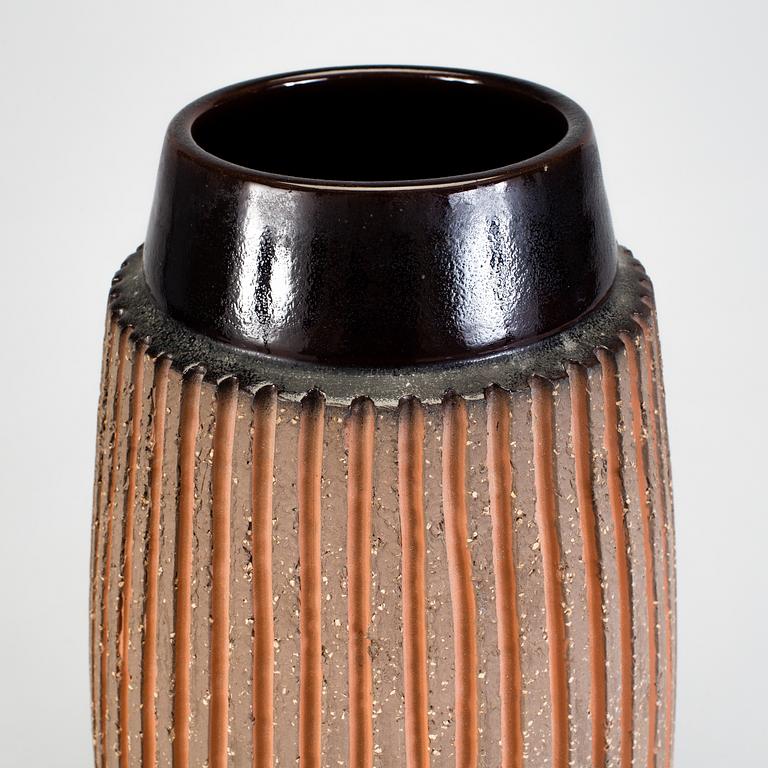 MARI SIMMULSON, ceramic vase, Upsala-Ekeby.