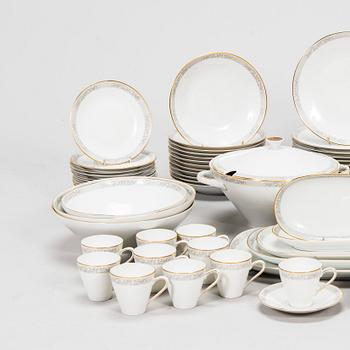 A 92-piece Hutchenreuther Selb porcelain dinnerware set, Bavaria, Germany 1960s.