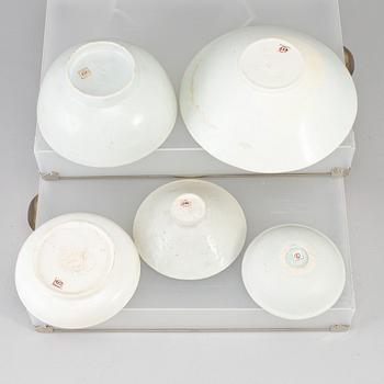 Five white glazed dishes and bowls, Ming and Qing dynasty, 17-18th century.