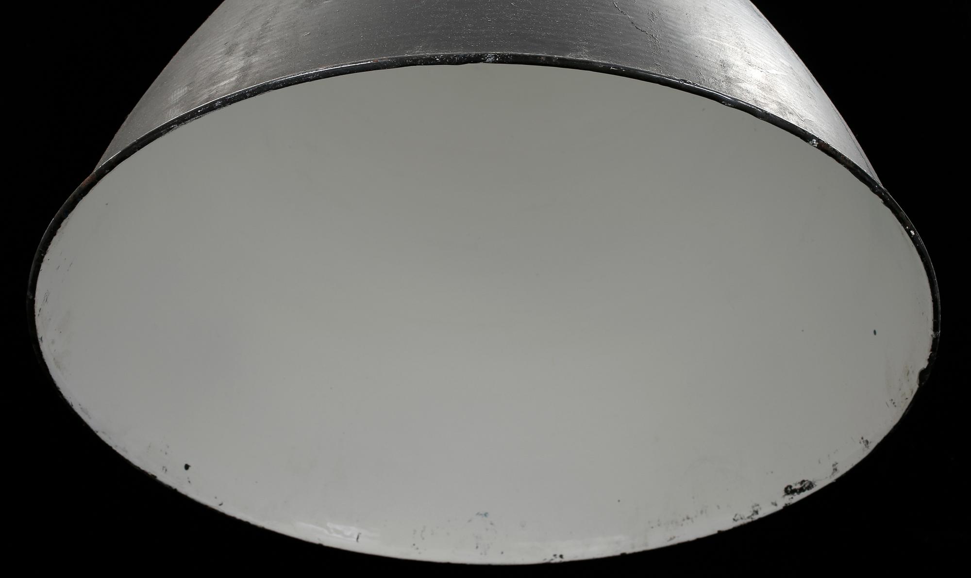 TAKLAMPA, industri, omkring 1900-talets mitt. Höjd 70 cm.