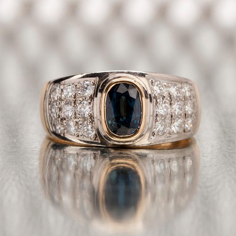 RING, guld 18K med safir ca 0,70 ct och 18 st briljantslipade diamanter tot. ca 0,54 ct. Finland 1995. Vikt 9,1 g.